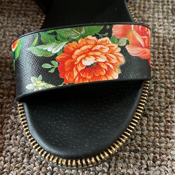 Steve Madden floral sandals - Picture 2 of 7